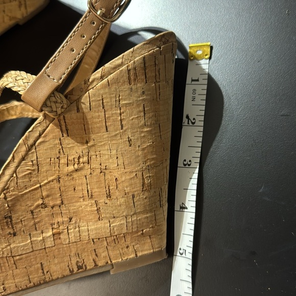 Women’s size 10M | Carlos Santana Braided cork | Tan and Gold wedges - Picture 4 of 10